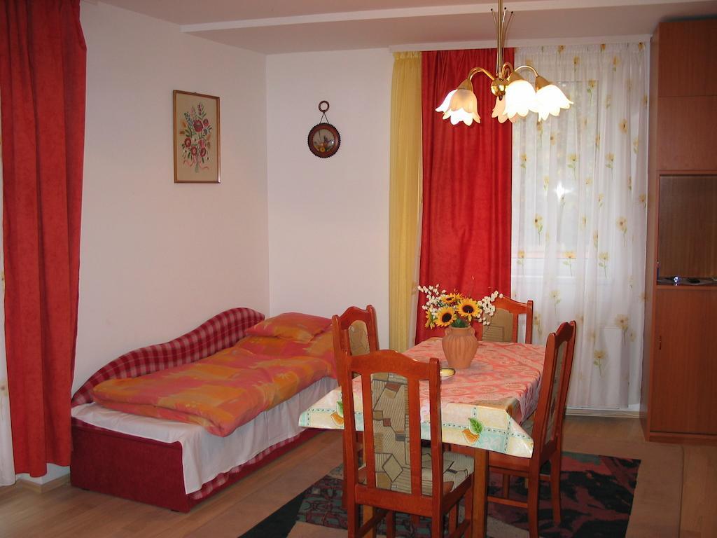 Jazmin Panzio Hotel Hajduszoboszlo Room photo